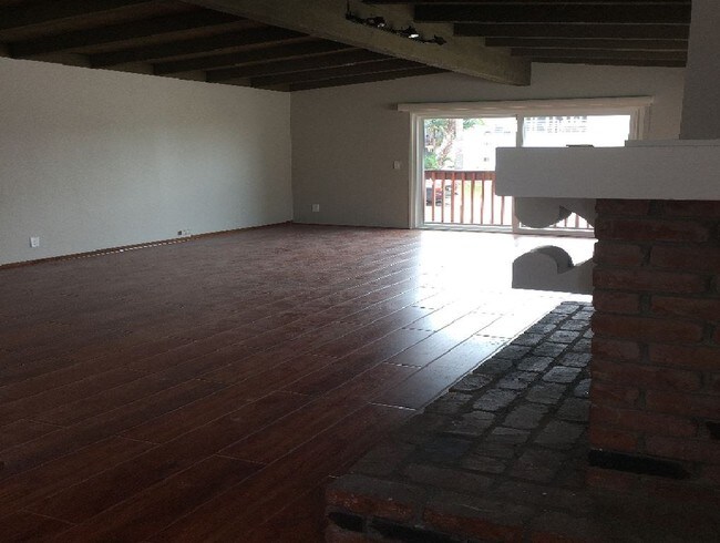 Sala de estar - 306 Larsson St