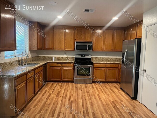 Foto del edificio - 44131 Sunmist-