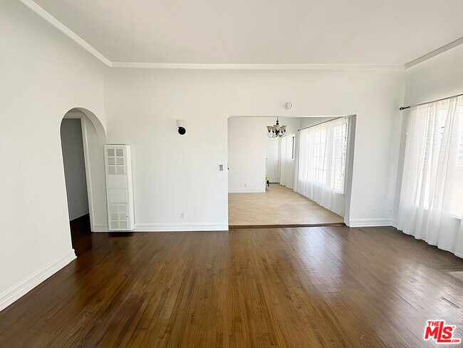 Foto del edificio - 1525 1/2 Orange Grove Ave