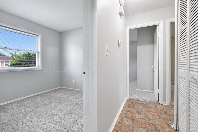 Building Photo - 5219 Garden Green Way