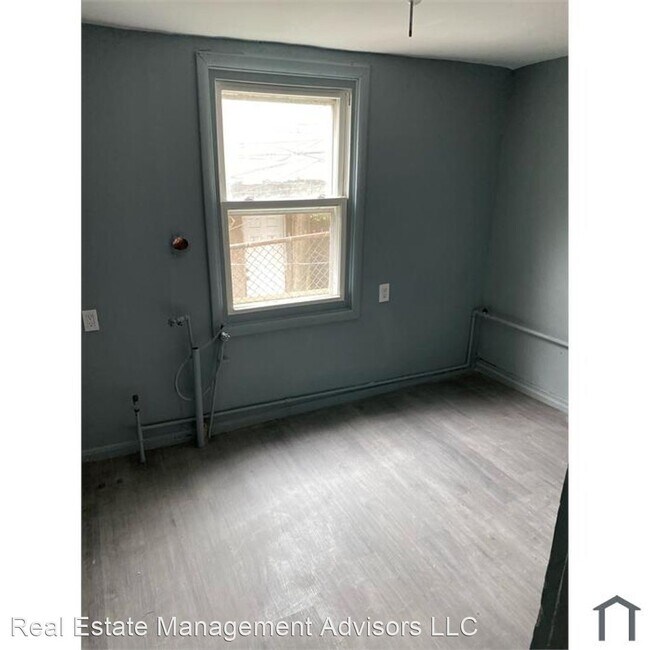Building Photo - 4 br, 1 bath House - 824 E Westmoreland St