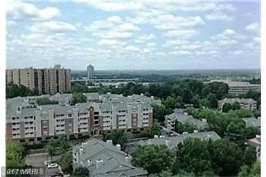 Foto del edificio - 8220 Crestwood Heights Dr