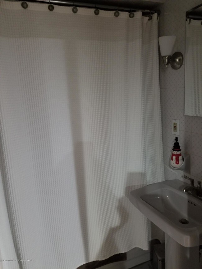 Foto del edificio - 124 Woodland Dr