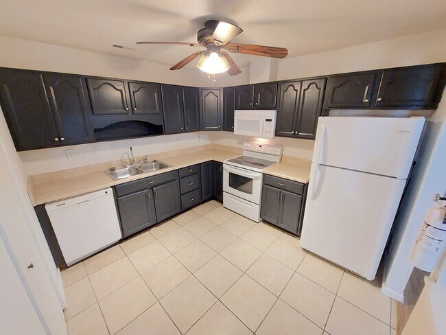 Foto del edificio - Beautiful Virginia Beach TownHome | 3BR, 2BA
