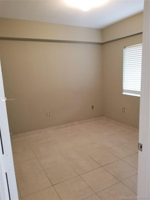 Building Photo - 2536 NW 24th St