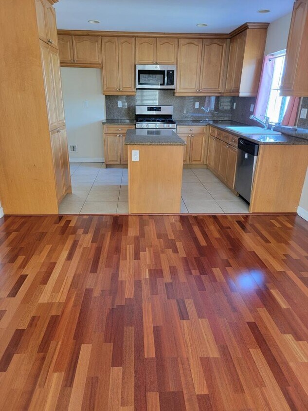 Building Photo - 1498 Elin Pointe Dr
