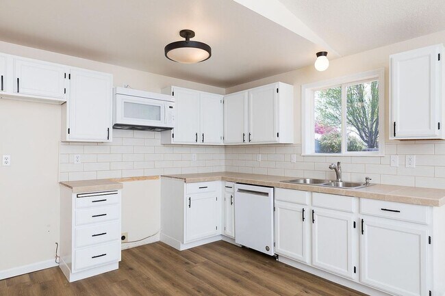 Foto del edificio - 3126 SW Pumice Ave
