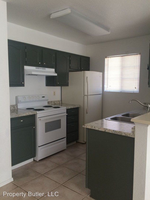 Primary Photo - 2301 E University Dr