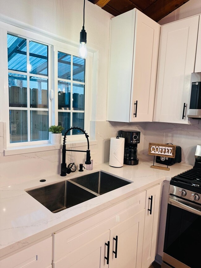 Foto del edificio - 4040 Boundary St