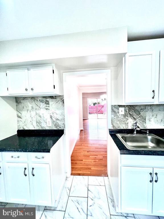 Foto del edificio - 1338 Redbud Ct