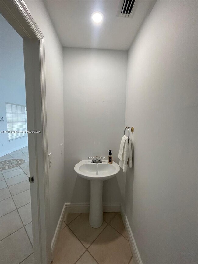 Building Photo - 15241 SW 37th Ter