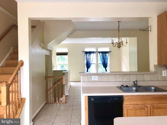 Foto del edificio - 614 Eisenhower Dr