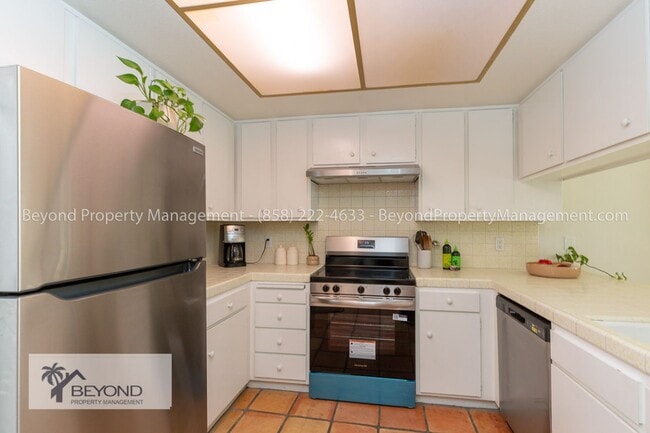 Building Photo - COASTAL CARSLBAD 2BR/2BA CONDO  –PET FRIEN...