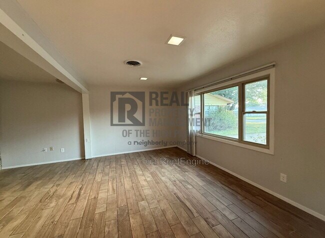 Building Photo - 4426 Mesa Cir