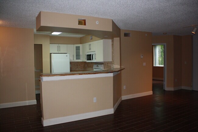 Building Photo - 500 Scotia Dr