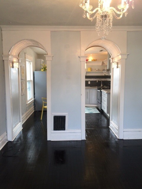 Building Photo - 301 E Locust St