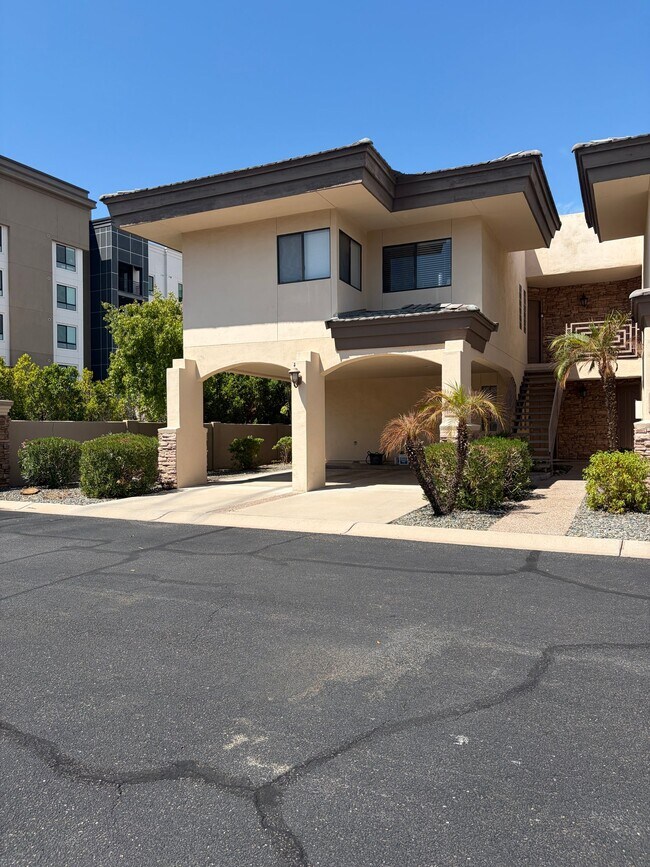 Building Photo - 3235 E Camelback Rd