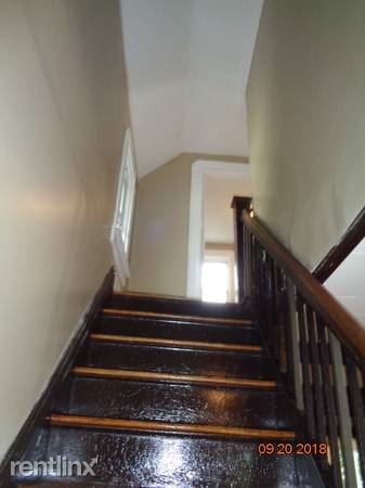 Building Photo - 4 br, 1 bath House - 12 Oriole St