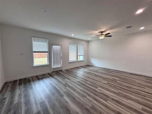 Building Photo - 3032 Crown Gate Dr