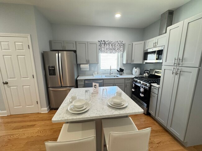 Building Photo - 202 Forest Rd