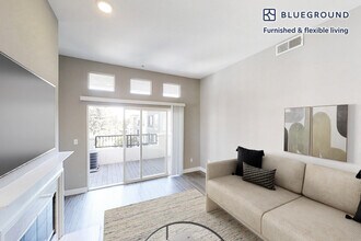 Building Photo - 1257 Lakeside Dr