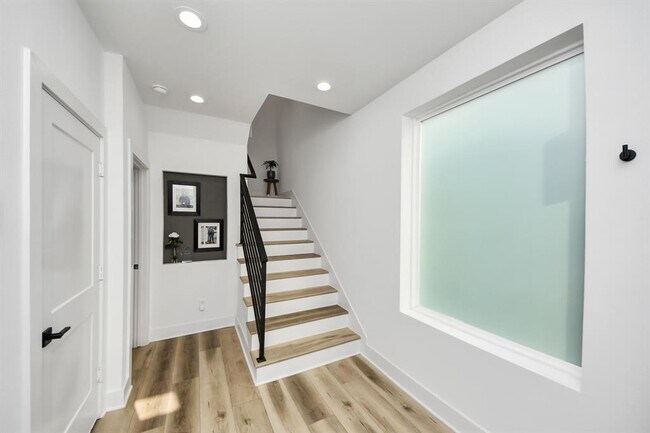 Foto del edificio - 1044 W 17th St