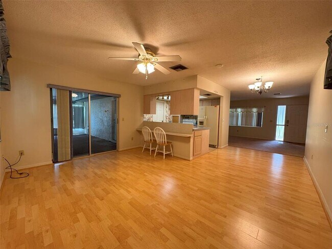 Foto del edificio - 1050 Bloomfield Dr