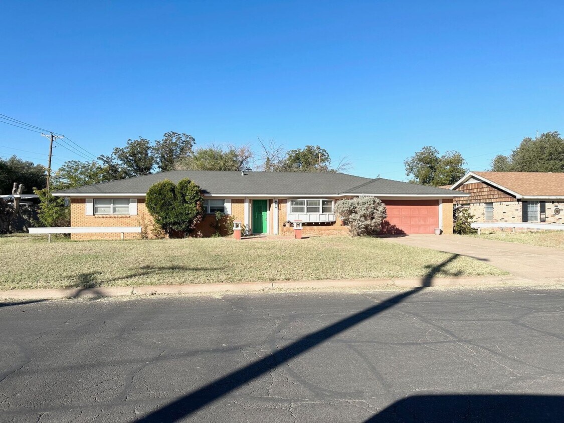 3 Bed, 2 Bath available for rent ASAP! Alquileres en Midland, TX
