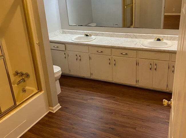 Foto del edificio - 120 New Woodruff Rd