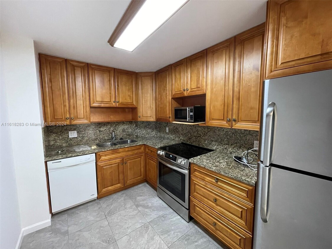 Foto principal - 3800 N Hills Dr