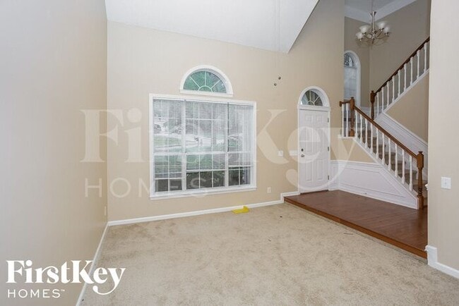 Building Photo - 6425 Skyline Dr