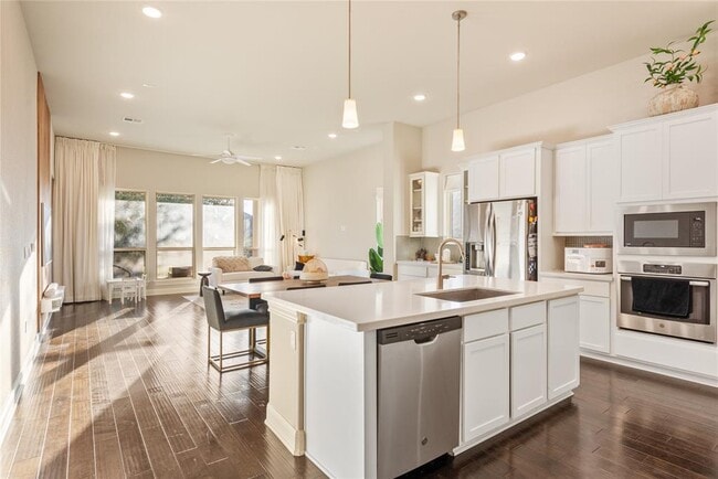 Foto del edificio - 11905 Deering Pl