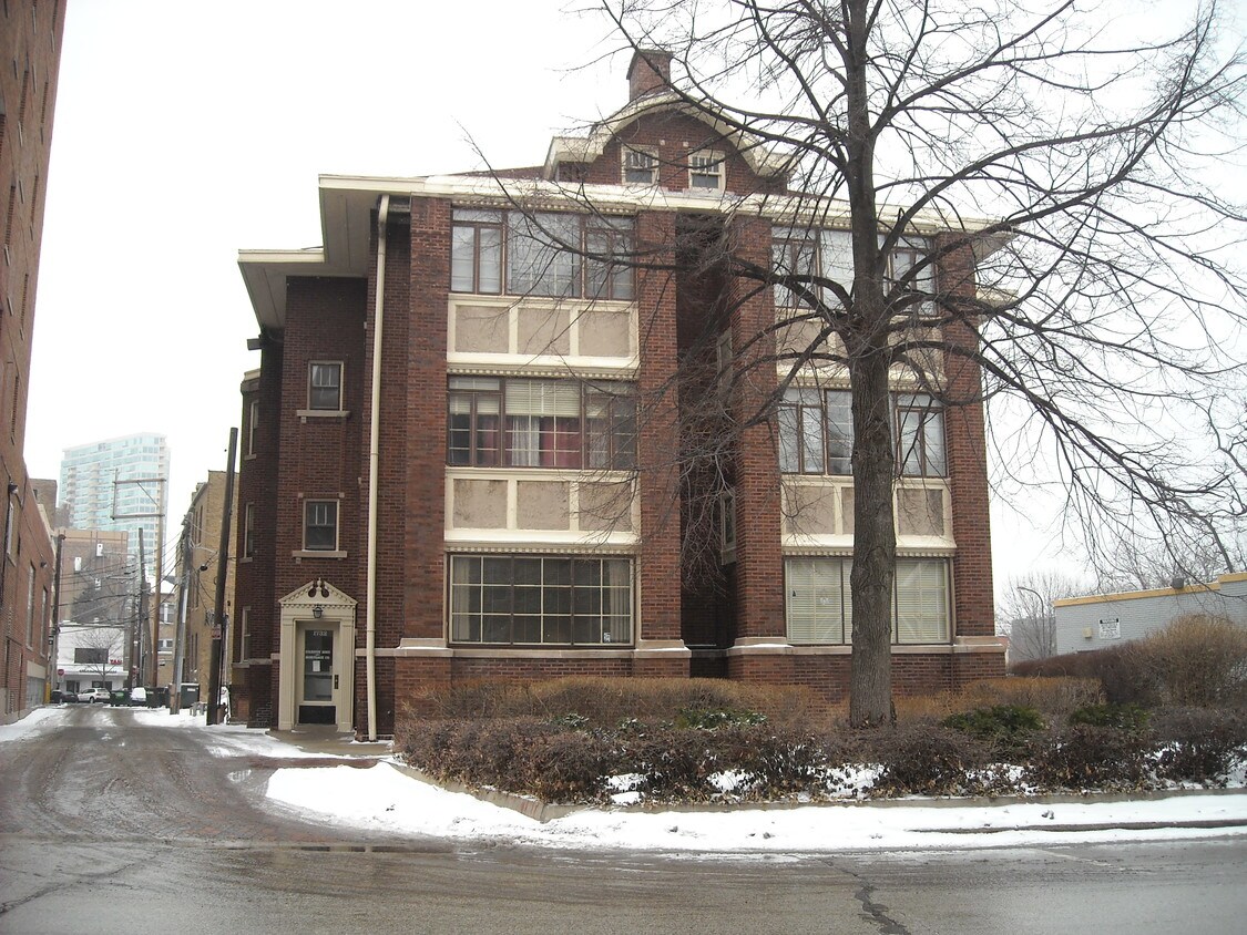 Primary Photo - 1732 Orrington Ave