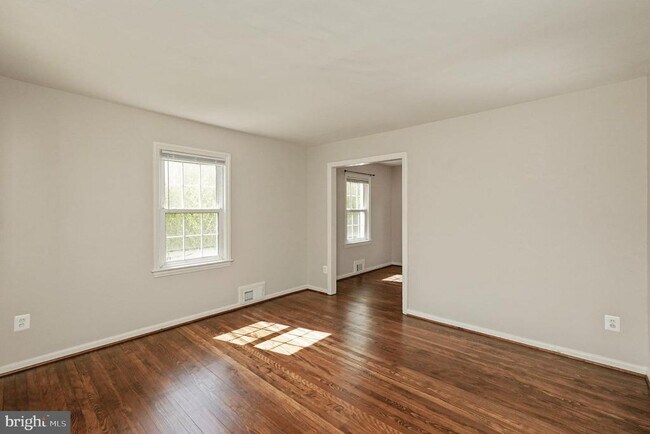 Building Photo - 2707 Jefferson Dr