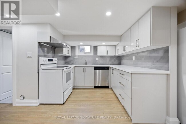 Building Photo - 24 Glenshaw Crescent