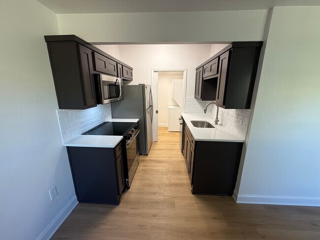 Armario de cocina y lavadero - 3229 Odessa Ave