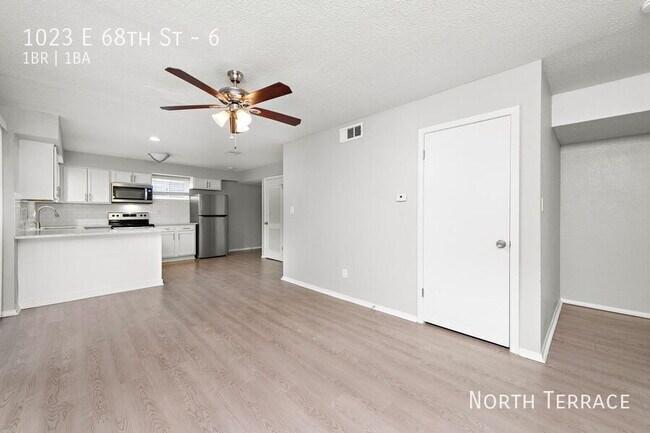 Building Photo - 1023 E 68th St