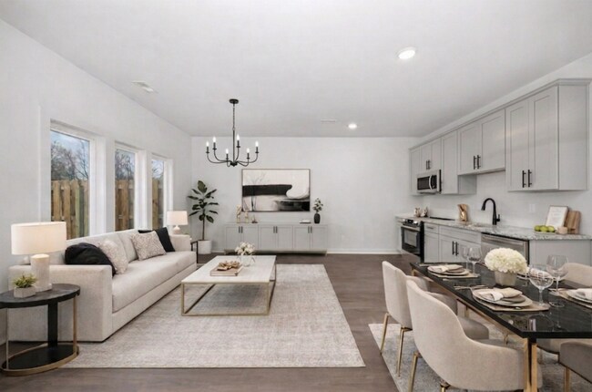 Diseñado para la conexión. Un espacio amplio y diáfano, perfecto para organizar cenas o relajarse. - 2512 Freeman Rd SW