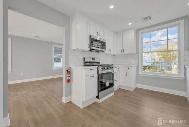 Foto del edificio - 15 N Main St