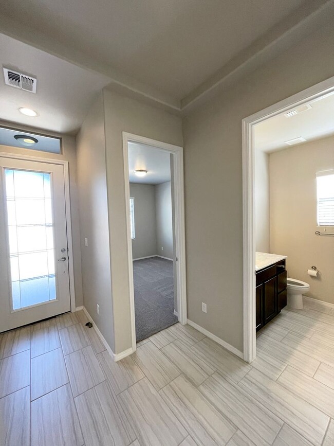 Building Photo - Gorgeous 4bd newer construction in Los Lunas!