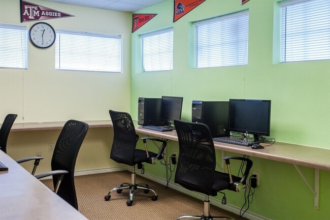 Building Photo - 1801 Bosquez St