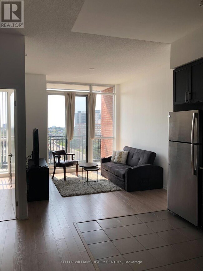 Photo du bâtiment - 830-830 Lawrence Ave W