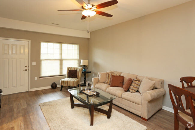 Living Room - Sherwood Meadows Apartments & Townhomes