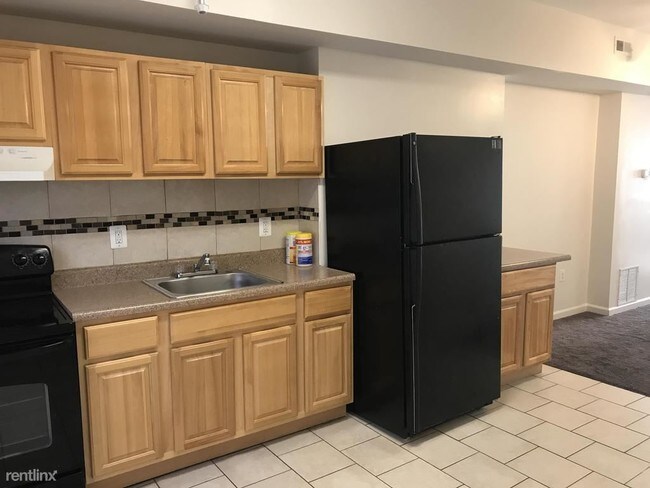 Building Photo - 3 br, 1 bath Townhome - 3038 E Monument St