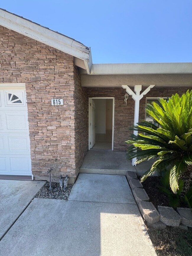 Foto del edificio - 3 bedroom | 2 bathroom | Single family hom...