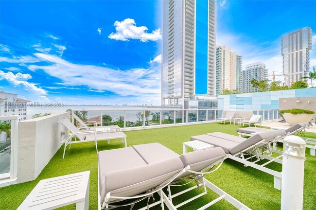 Foto del edificio - 600 NE 27th St