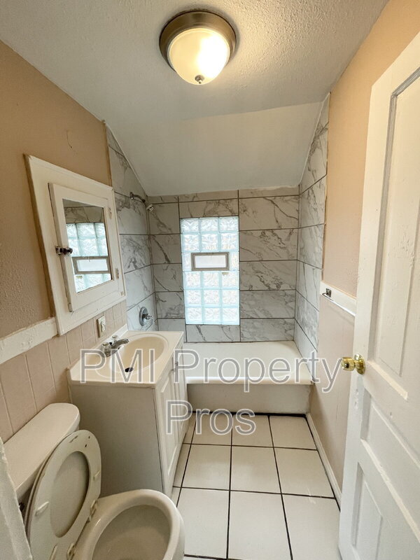 Building Photo - 2470 N 7th St