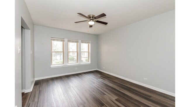 Building Photo - 2410 N Kilbourn Ave