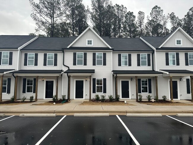 Building Photo - 2 Bedroom Townhome in Smithfield!