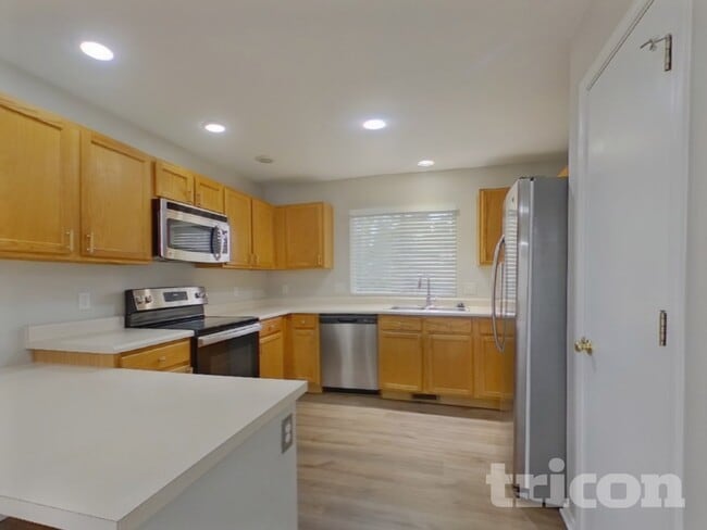 Building Photo - 8095 Oliver Rd